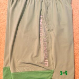 Under Armour Green Athletic Shorts L men